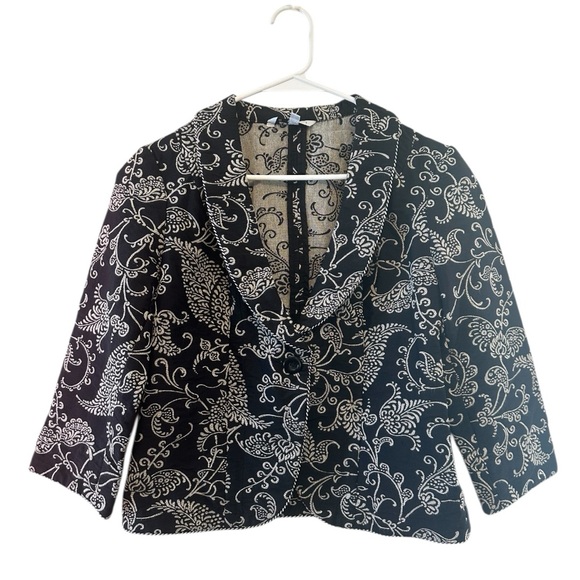 CAbi Jackets & Blazers - CAbi Black and Metallic White 3/4 Sleeve Floral Print Blazer Size 6